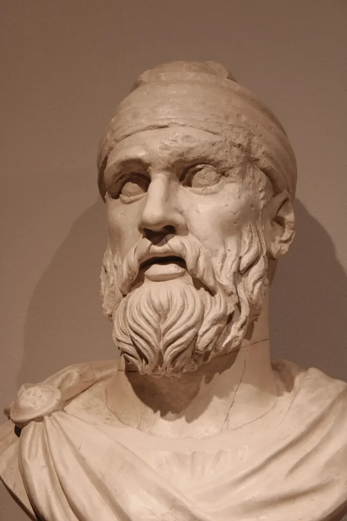 Busto de mármore de um filósofo grego barbado, tema de estoicismo x epicurismo