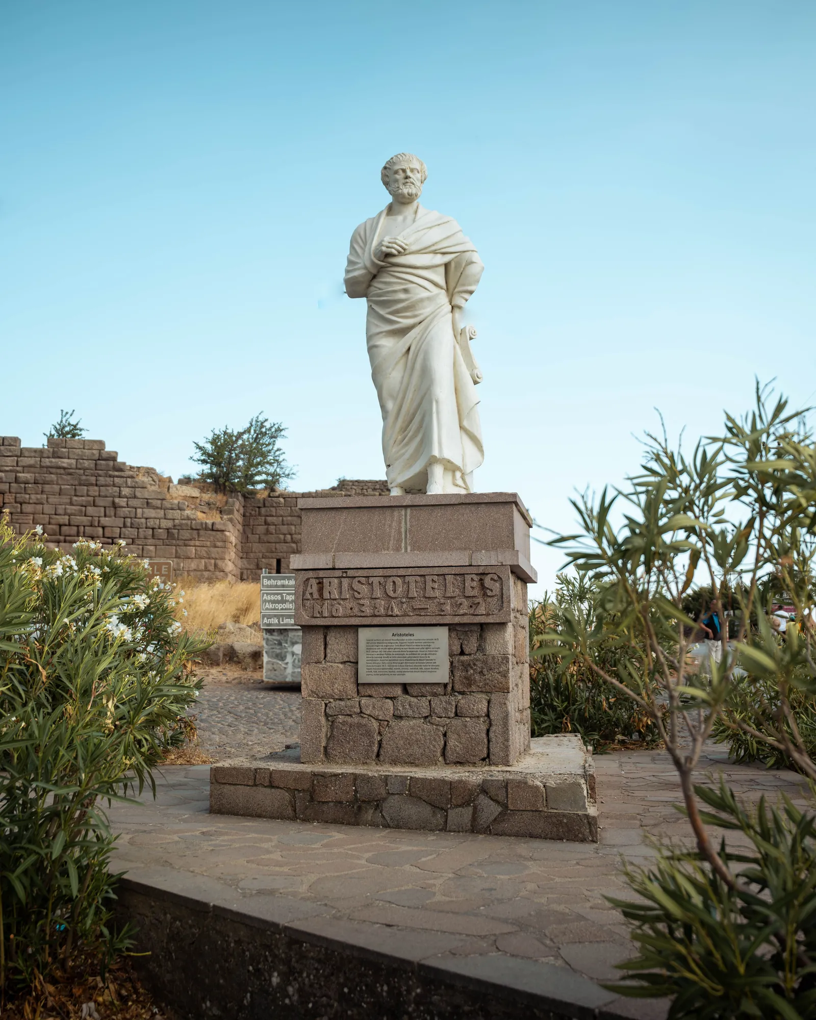 Estátua de filósofo grego representando o Logos no estoicismo