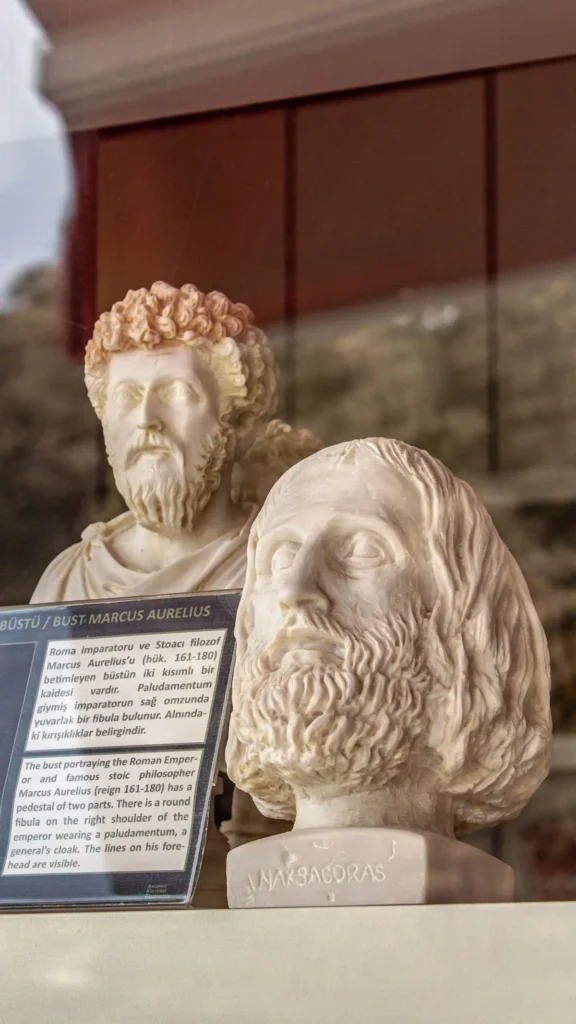 Busto de mármore de Marco Aurélio em museu, para entender quem foi Marco Aurélio
