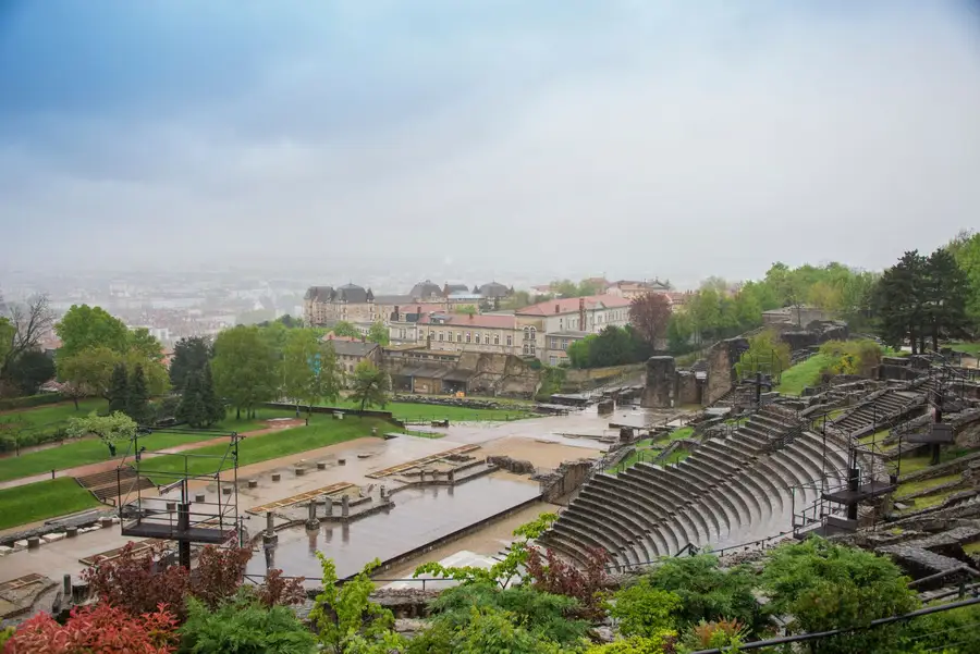 Ruínas do teatro romano de Lyon, na França, a antiga Lugdunum citada por Sêneca
