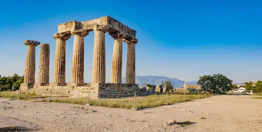 Ruínas do Templo de Apolo na antiga Corinto, cidade onde Diógenes passou os últimos anos